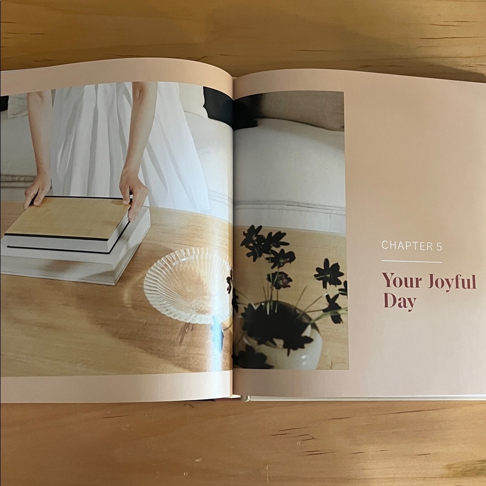Marie Kondo's Kurashi at Home: How to Organize Your Space and Achieve Your Ideal - Picture 5 of 5